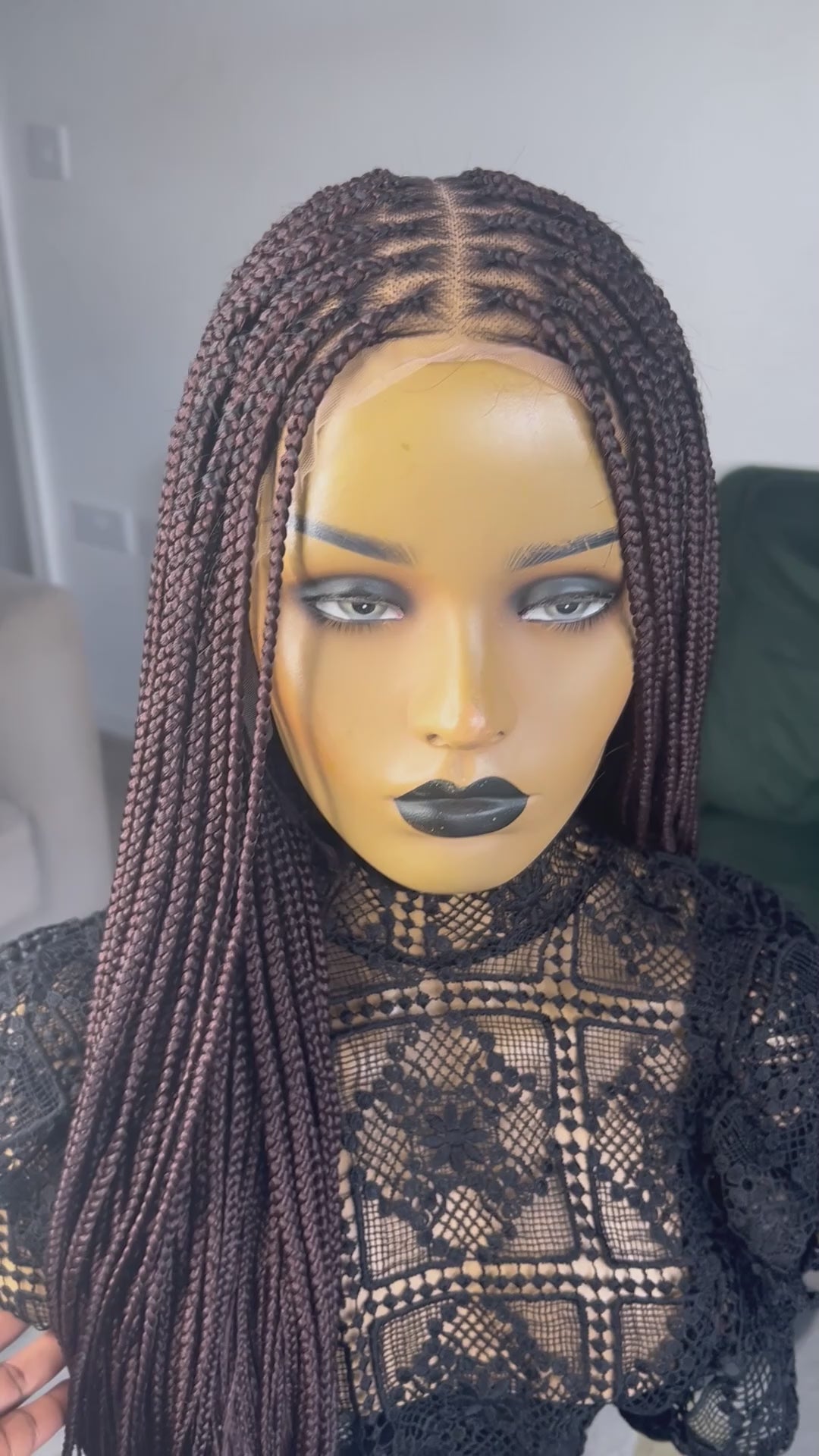 Charger la vidéo: Lace Front Knotless Braided Wig - Color 33